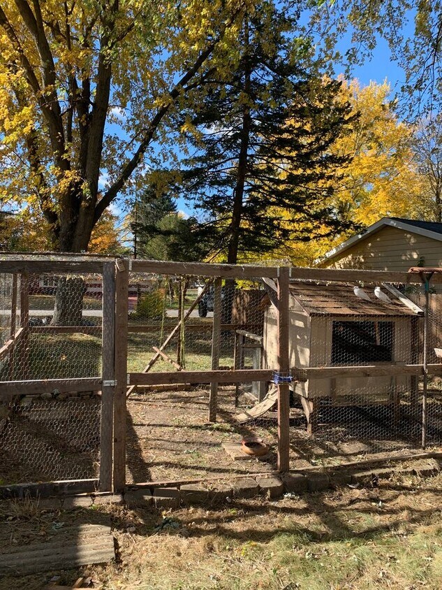 Primary Photo - 3 Bedroom Single Family Home in McFarland,...