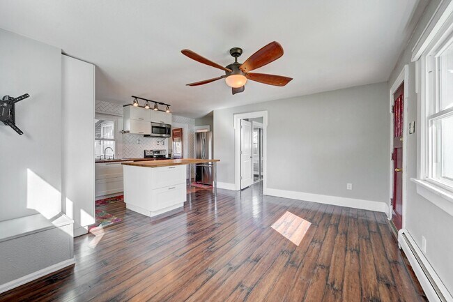 Foto del edificio - $2,200 - 2 Bed, 1 Bath Home in Englewood w...