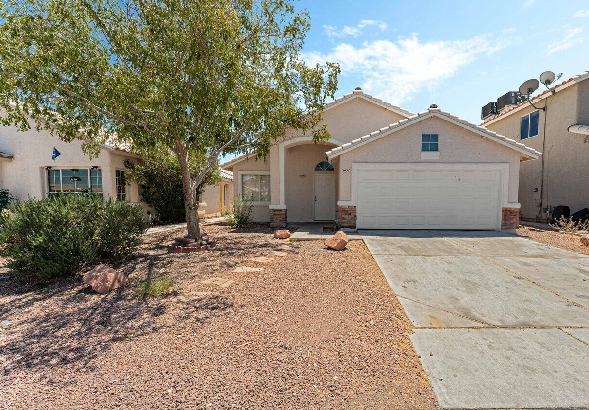 Foto principal - Spacious Charm with Custom Features!