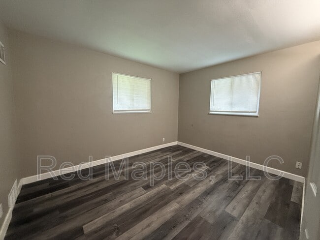 Building Photo - 10877 Spring Garden Dr