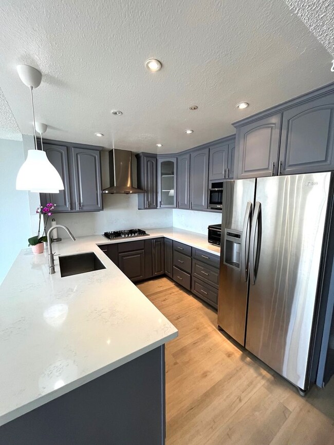 Building Photo - SPACIOUS AND BEAUTIFUL 3 BED/2 BATH CONDO!!!
