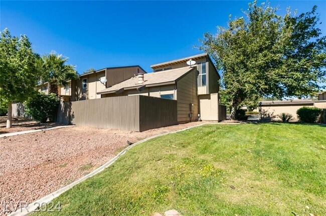 Building Photo - RUSTIC 2 BEDROOM GEM IN 89121
