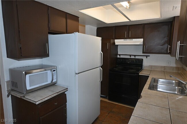 Foto del edificio - 2301 Stewart Ave