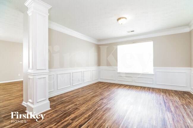 Foto del edificio - 592 Howell Dr