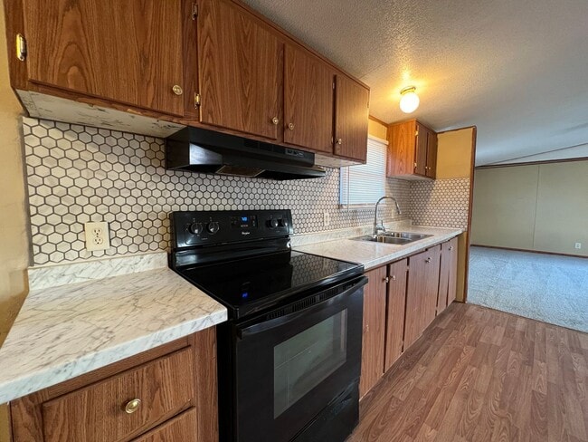 Building Photo - ALL BILLS PAID 3Bed/2 Bath, Bills include:...