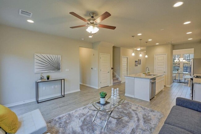 Foto del edificio - 4 br, 3.5 bath House - 14112 McCoy Loop Un...