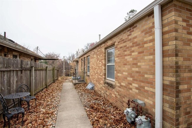 Foto del edificio - 4931 Woodland Ave