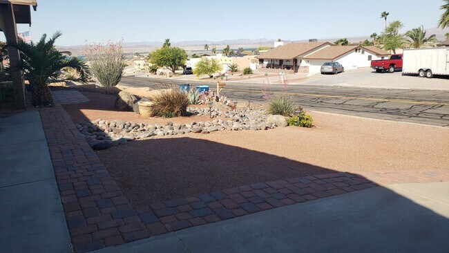 Building Photo - Fully Furnished Pool Home Avail Now throug...