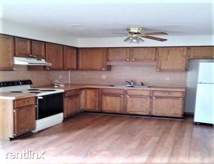 Building Photo - 3 br, 1.5 bath Townhome - 636 North St