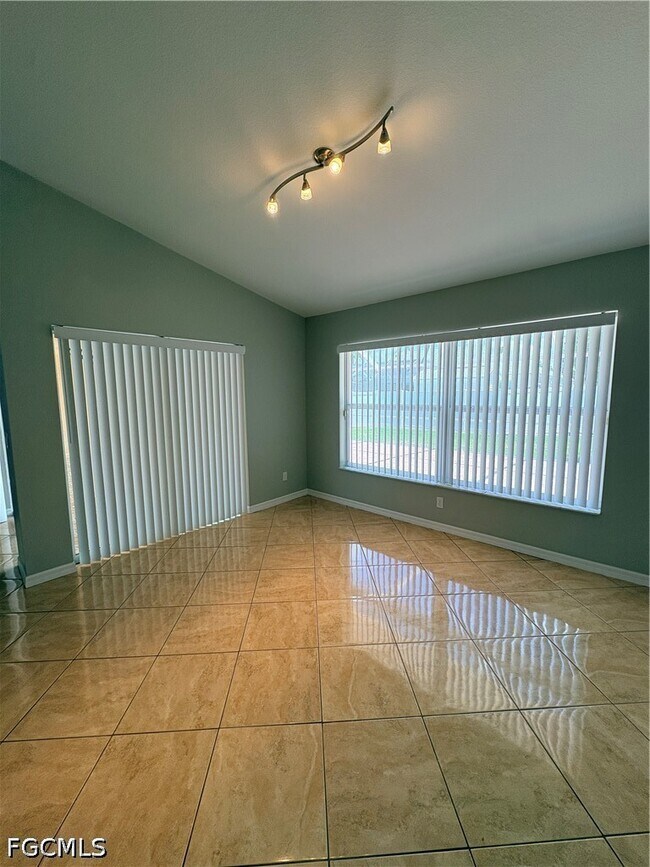 Foto del edificio - 4313 SW 19th Ave