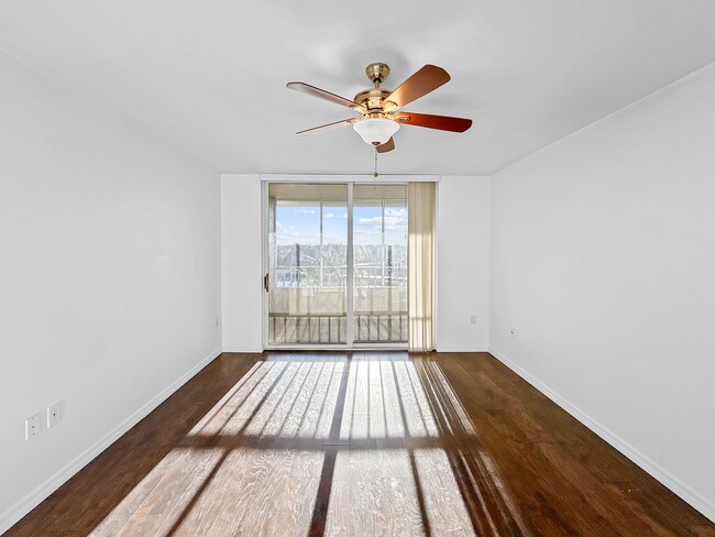 Foto del edificio - Prime Clearwater Condo for Rent at Crystal Bay - 1bed | 1 bath