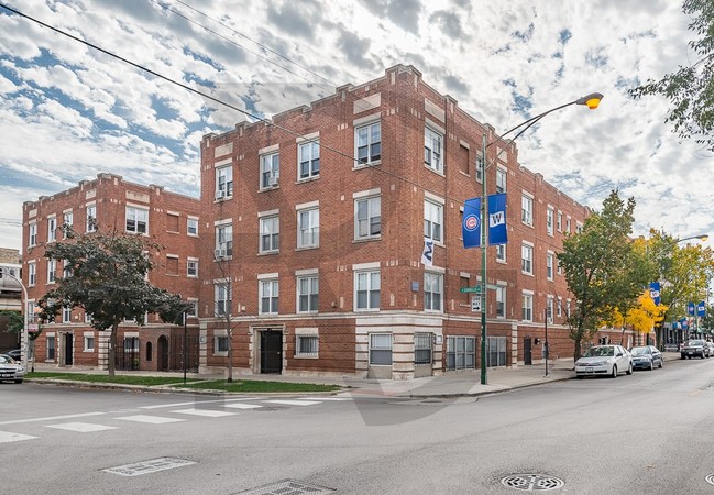 Building Photo - 947 W Cornelia Ave