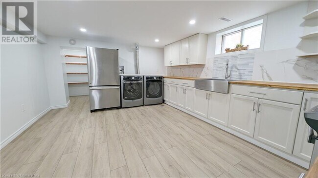 Building Photo - 79 Delena Ave S