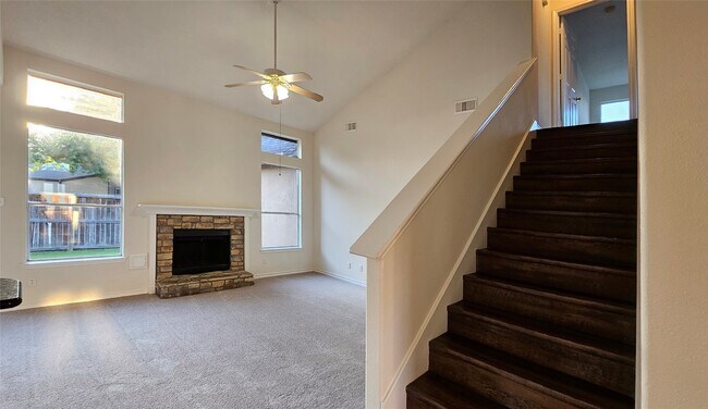 Foto del edificio - 2202 Cherry Hill Ct