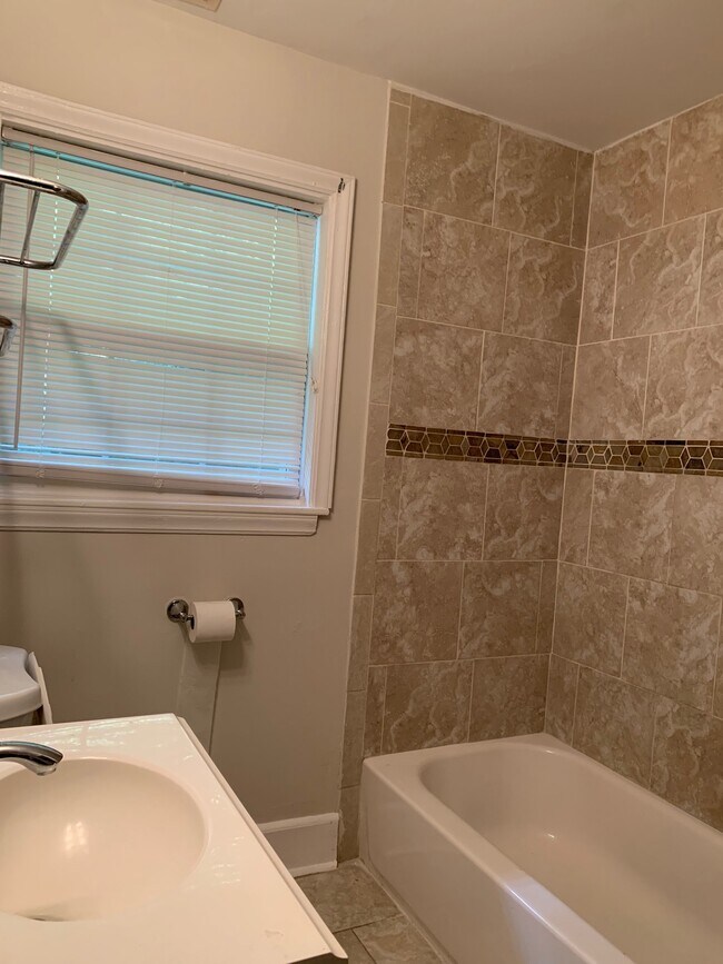 Bathroom - 2720 Parkway Ave