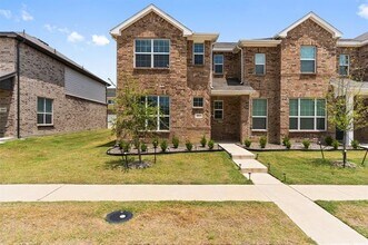 Building Photo - 2833 Bellflower Dr