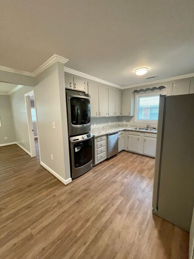 Foto del edificio - For Rent – Beautifully Renovated 3 Bedroom, 2 Bathroom Home