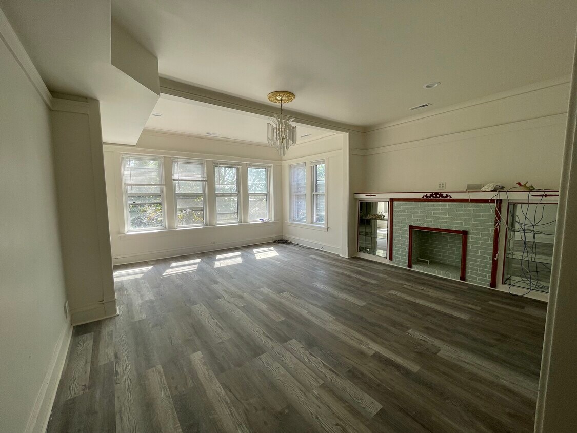 Foto principal - 3310 W Eastwood Ave
