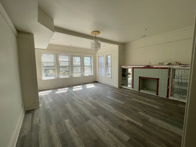 Building Photo - 3310 W Eastwood Ave