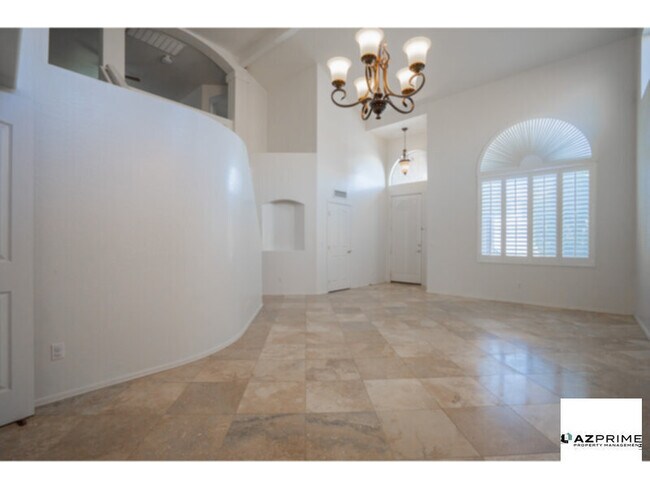 Foto del edificio - Live large in this Gorgeous 4/3 Unfurnishe...