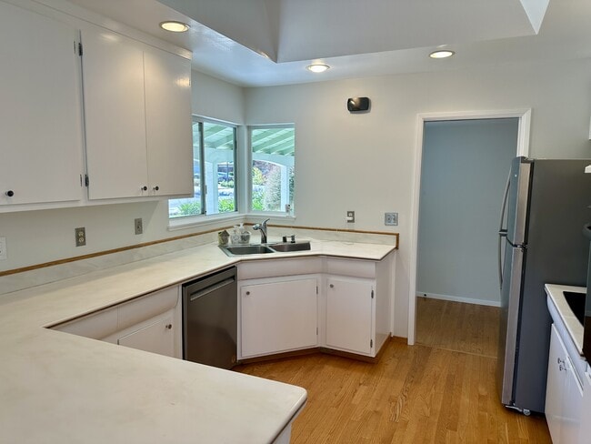 Building Photo - 1633 Honfleur Dr