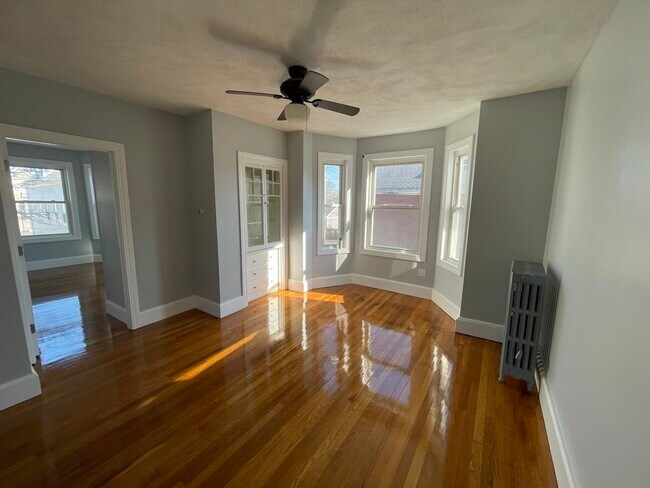 Building Photo - 6 Pearl St