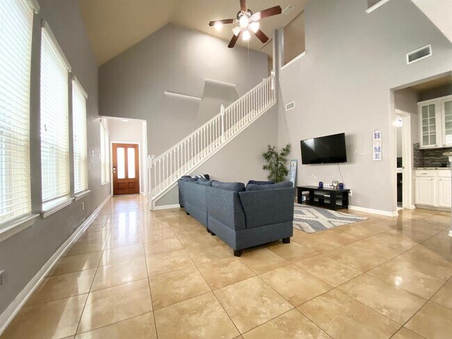 Building Photo - 7407 Golden Star Dr