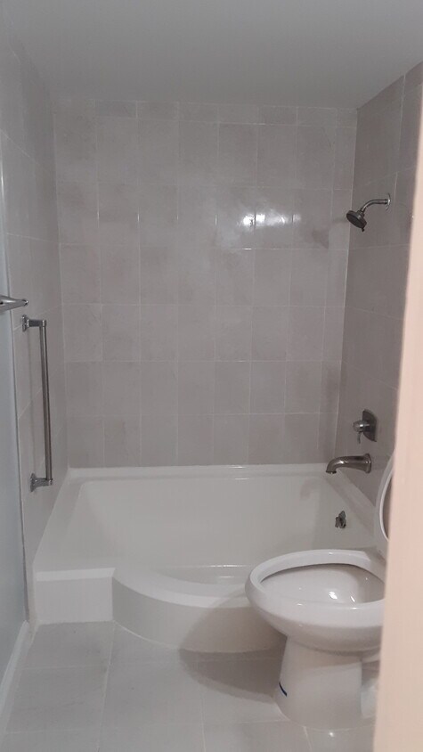 Bathroom - 3335 Huntley Square Dr unit C-1