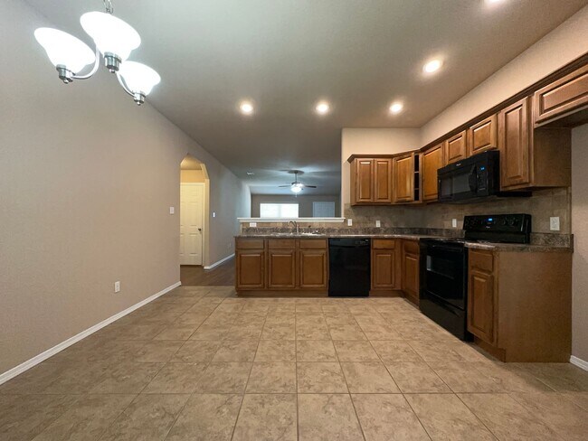 Foto del edificio - Beautiful 4 Bed 2 Bath Home