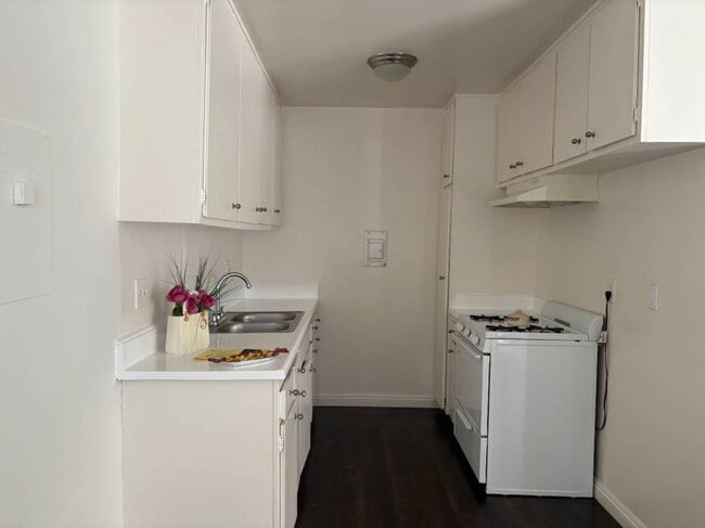 Foto del edificio - 1.0 bedroom in Los Angeles California 91343