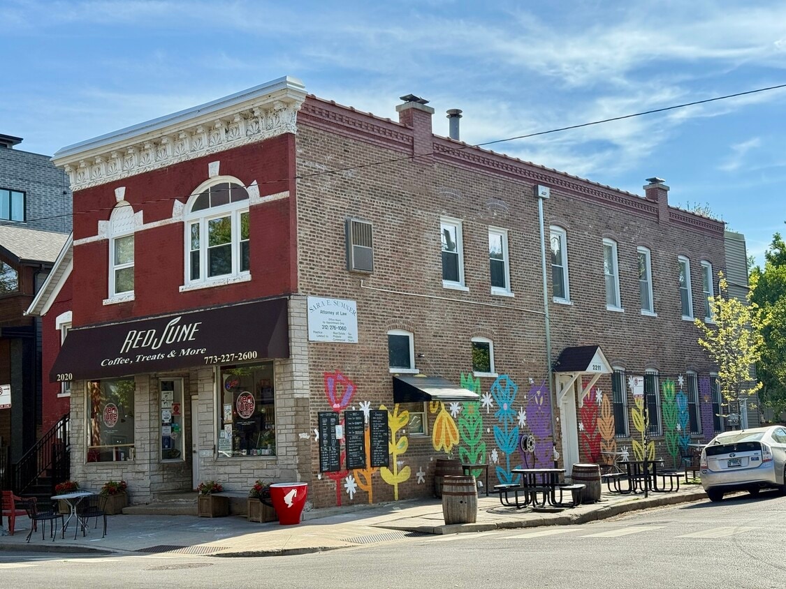 Primary Photo - 2211 W McLean Ave