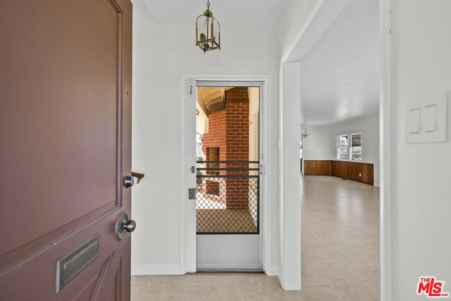 Building Photo - 100 E Kenneth Rd