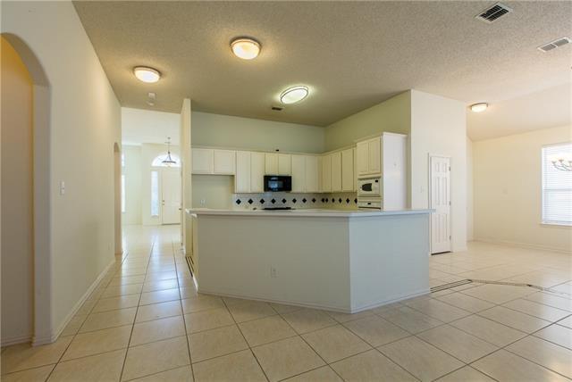 Building Photo - 8216 Spring Valley Ln