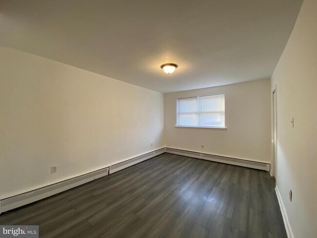 Foto del edificio - 6121 Colgate St