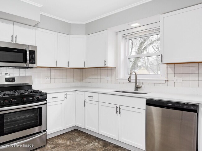 Foto del edificio - 14341 Dobson Ave