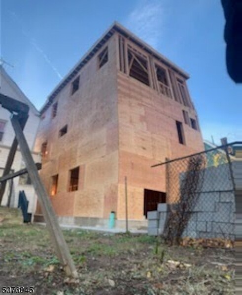 Building Photo - 13 Marion Ave
