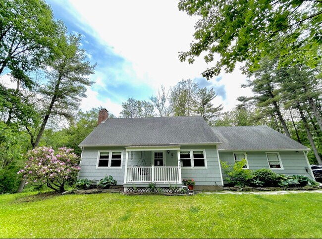 Foto del edificio - 230 Middle Rd