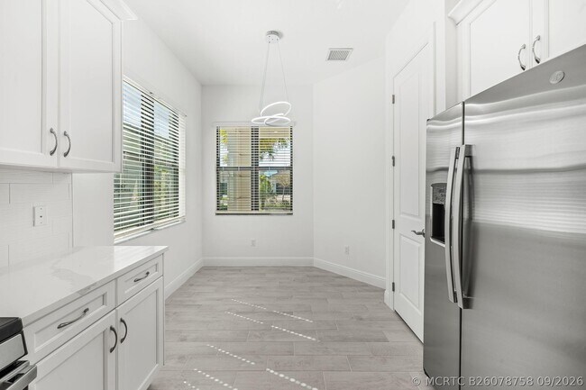 Building Photo - 4787 St Armands Way