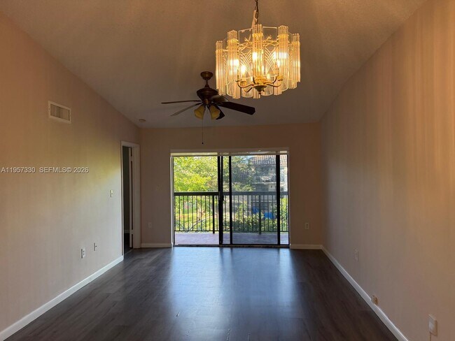 Foto del edificio - 9971 Nob Hill Pl