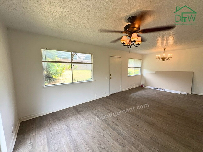 Photo - 3 Bed / 2 Bath Townhome - Fenced Yard, Community Pool