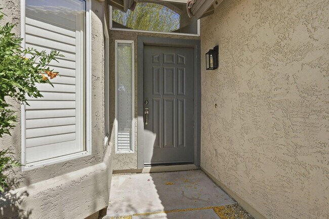 Foto del edificio - 2642 E Hartford Ave