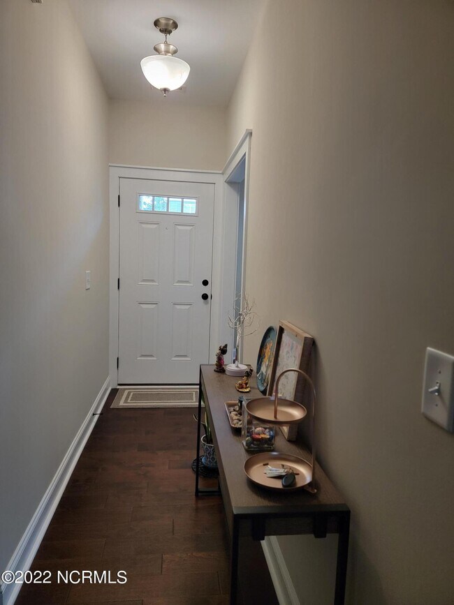 Building Photo - 1824 Fox Den Way