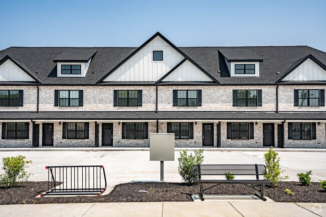 Foto del edificio - East Adams Townhomes