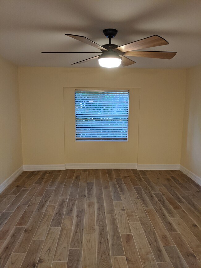 Foto del edificio - 12620 Kenwood Ln