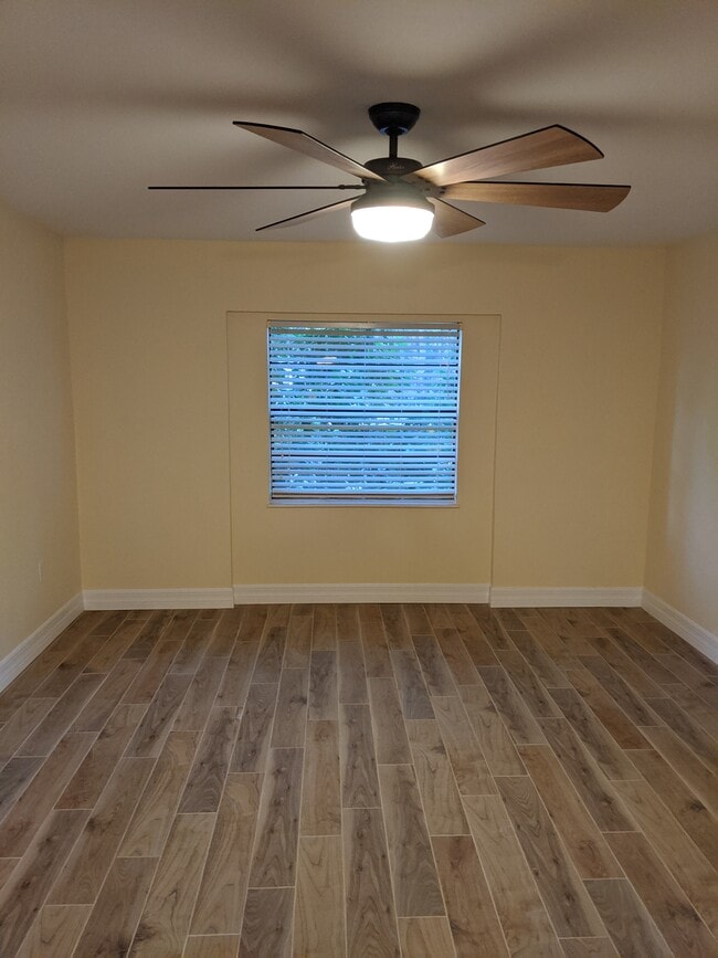 Building Photo - 12620 Kenwood Ln