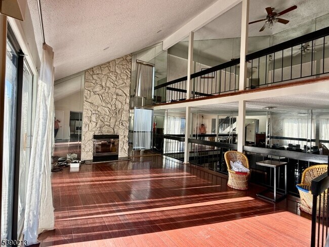 Foto del edificio - 105 Westgate Dr
