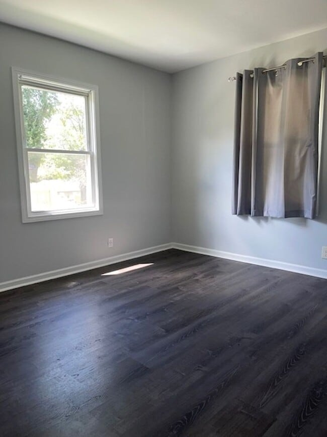 Building Photo - Coming Soon! 2 Bedroom Unit!