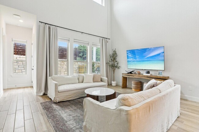 Foto del edificio - 12803 Bloomington Dr