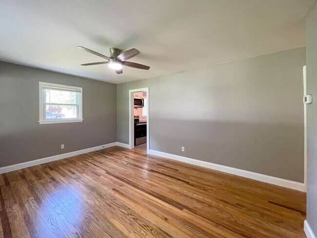 Building Photo - 3-Bedroom with Garage in South Asheville