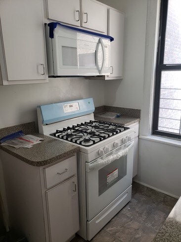 Building Photo - 612 W 178th St